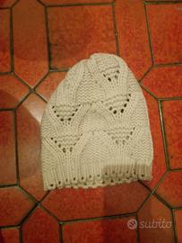Berretto donna lavorato a maglia beige