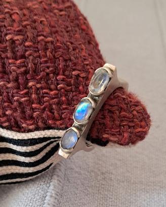 Anello in argento e 3 Pietre di Luna