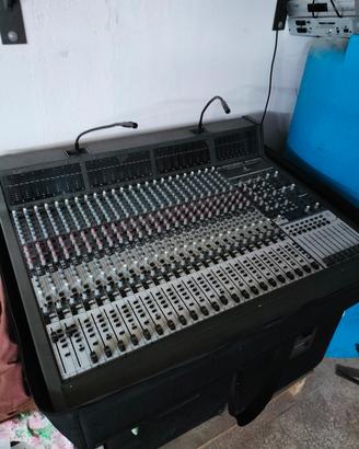 mixer behringer 48 canali
