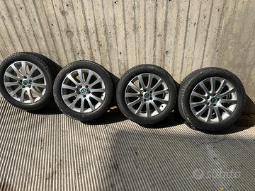 4 ruote, cerchi e gomme  225/50/17 e ruotino