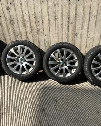 4 ruote, cerchi e gomme  225/50/17 e ruotino