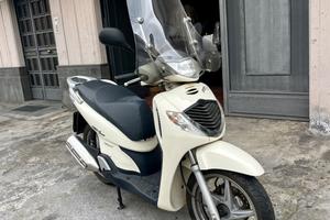 Honda sh 150i KM REALI 9.800  un.ico