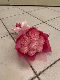 Bouquet di rose in raso fatto a mano