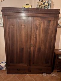 Armadio antico in legno massello