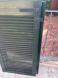 Persiana a due ante di legno