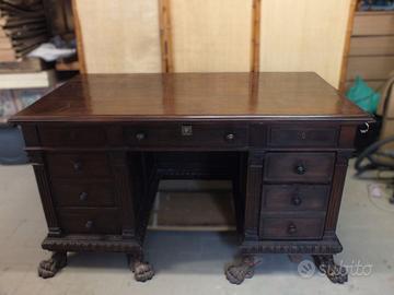 Scrivania in noce scuro con piedi di leone Vintage