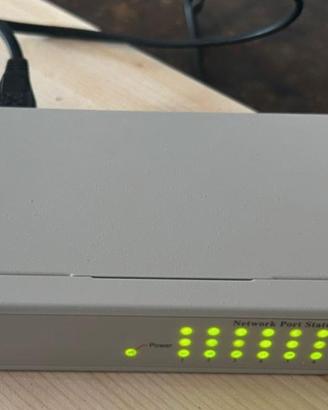 Switch 8 porte Corega, perfetto.