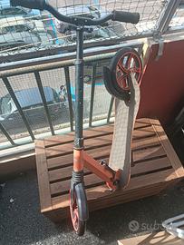 monopattino sportivo non elettrico da monoskater