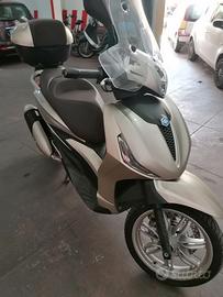 Beverly 300