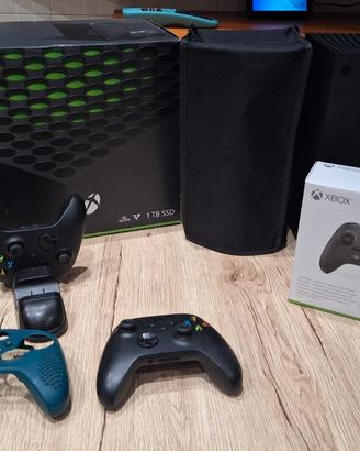 Xbox Series X 1TB con 2 Controller, Stazione di Ri