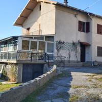 Casa bifamiliare con giardino