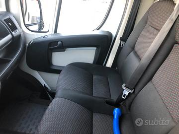 Furgone cassonato con sponda