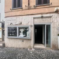 NEGOZIO A ALBANO LAZIALE