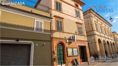 Appartamento trilocale centro storico Montemarcian