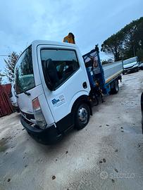 Nissan cabstar con gru