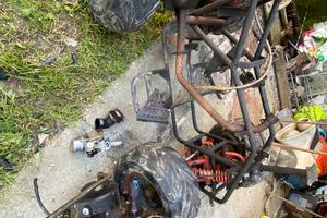 varipezzi,   di un quad 50,visto e piaciuto.100€.