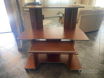 Scrivania per Pc con porta cd su ruote,nuovissima