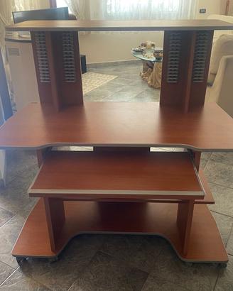 Scrivania per Pc con porta cd su ruote,nuovissima