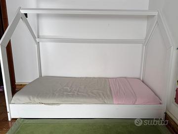 Lettino casetta Montessori con materasso e topper