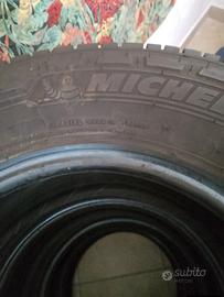  gomme 225 70 15C michelin 