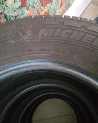  gomme 225 70 15C michelin 