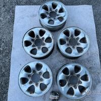 Cerchi in lega 15 pollici Mitsubishi Pajero 1999