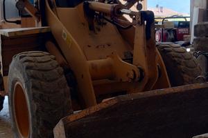 Pala gommata Komatsu WA100