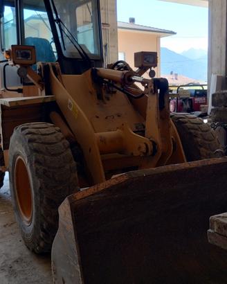 Pala gommata Komatsu WA100