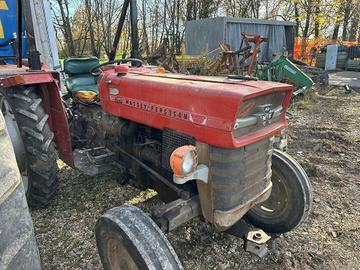 TRATTORE MASSEY FERGUSON