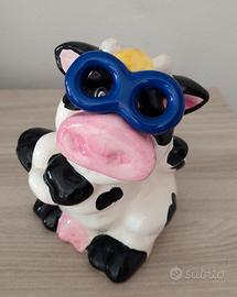 Salvadanaio in ceramica a forma di mucca 