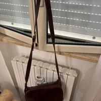 Borsa tracolla modello postina in cuoio