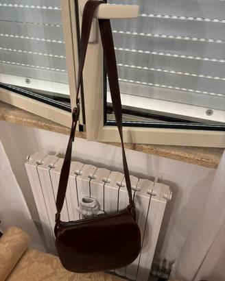 Borsa tracolla modello postina in cuoio