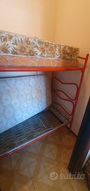 letto a castello in metallo