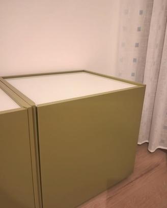 Coppia di comodini 