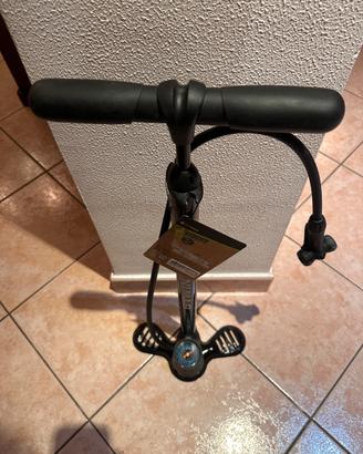 Pompa per bicicletta a colonna