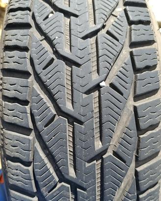 Gomme invernali Strial 215/65/17 H99