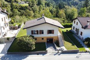 Casa indipendente con giardino, taverna e garage