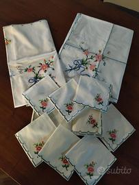 Tovaglia 6 posti + tovaglia da the + 12 tovaglioli