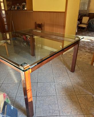 Tavolo in legno e vetro