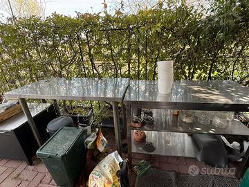 Tavoli da lavoro in acciaio