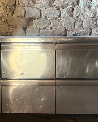 Frigo con piano inox