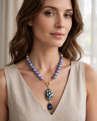 Collana: calcite blu, lapislazzuli, larimar, lava