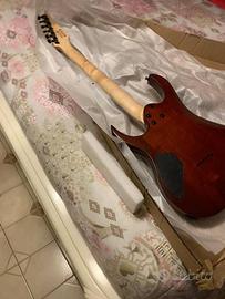 KIT CHITARRA + AMPLI condizioni pari al nuovo