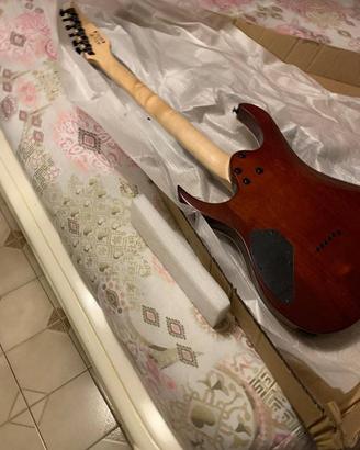 KIT CHITARRA + AMPLI condizioni pari al nuovo