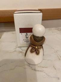 Thun donna con scopa del presepe 