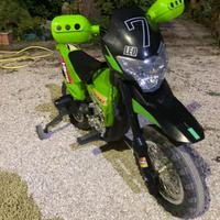 Moto elettrica per bambini con rotelle