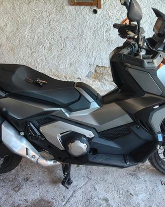 Honda X-ADV 750 2023, 14.000 km