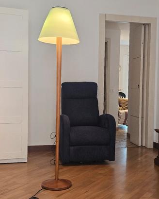 lampada piantana con  elegante paralume in vetro a