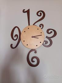 Orologio a pendolo in legno 
