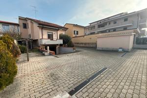 C erchi una casa singola a Fontespina?